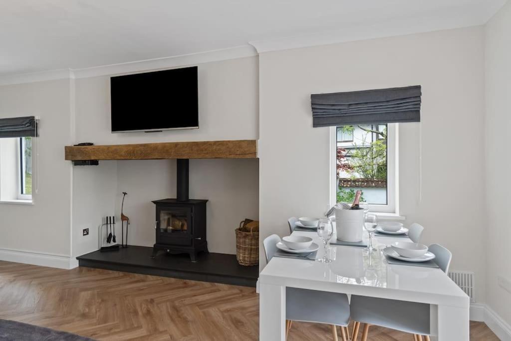 White Cottage Stunning Contemporary 2 Bedroom 2 Ensuite Annex With Hot Tub พลีมัธ ภายนอก รูปภาพ