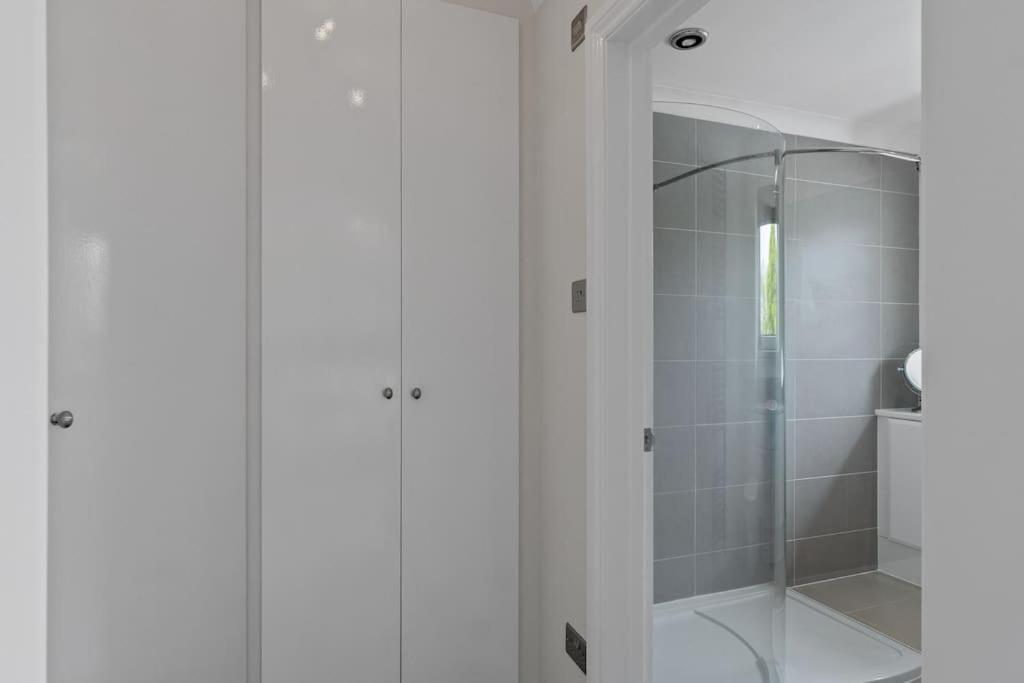 White Cottage Stunning Contemporary 2 Bedroom 2 Ensuite Annex With Hot Tub พลีมัธ ภายนอก รูปภาพ
